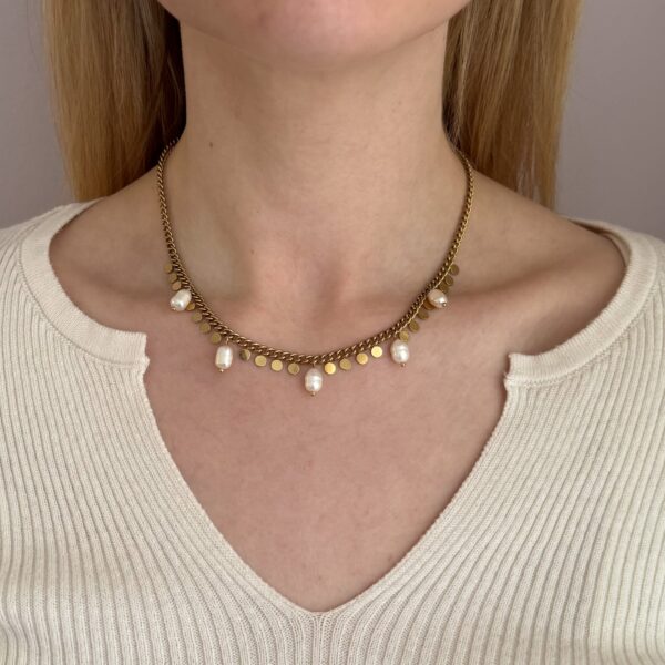 Ketting met kleine muntjes en zoetwater parels - Afbeelding 2
