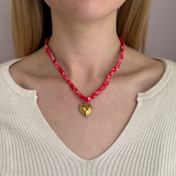 Cord ketting rood met statement hart - Afbeelding 2